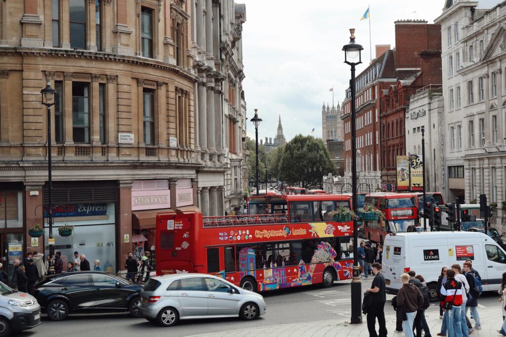 Private London Day Tour with a Local: Custom Highlights & Hidden Gems