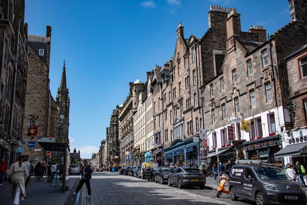 Edinburgh Unveiled: Luxury Private Driving Tour of the City